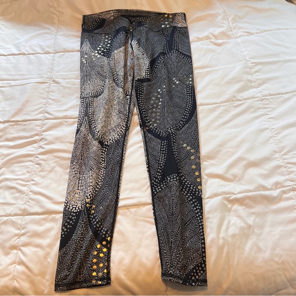 Fabletics Black feather, geometric  Gold Patterned and dotted pattern leggings - Picture 13 of 15